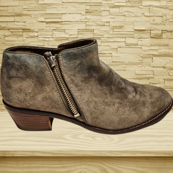 Vionic Size 7 Suede Ankle Boot 1.8" Heel Rubber Sole Side Zip Almond Closed Toe - Picture 1 of 11